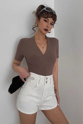 Short d'entraînement en jean ajusté à double bouton