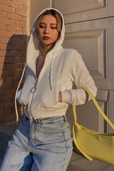 Sweat à capuche court uni avec fermeture éclair sur le devant