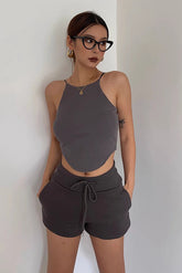 Cami-Tops mit Spaghettiträgern und asymmetrischem Saum