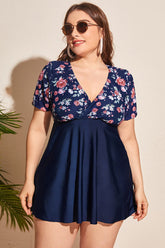 Badekleid mit Blumenmuster und Shorts