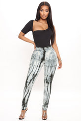 What's Your Vibe Tie Dye Skinny Jeans - Black/combo