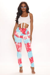 Soak It Up Tie Dye Skinny Jeans - Rot/Kombi