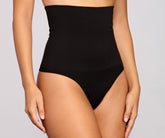 Glatter und eleganter Tanga-Shaper