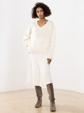 V-NECK PULLOVER SWEATER