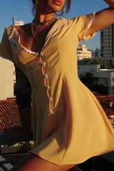 Einfarbige A-Linien-Kleider mit Schlitz und V-Ausschnitt