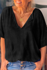 T-Shirts mit V-Ausschnitt und Schlitz