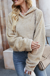 Oberteile mit einfarbigem geteiltem Kragen und Kapuze