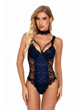 Écharpe en V profond avec broderie et couture