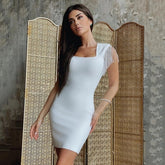 Robe moulante à bandes et strass