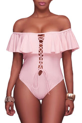 Maillot de bain une pièce rose à volants et lacets, épaules dénudées