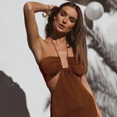 Robe mi-longue dos nu à découpes et fente haute