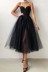 Robe de cocktail mi-longue évasée en satin soyeux sans manches, décolleté en cœur - Noir
