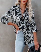 Silverton Satin Paisley Button-Down-Top - Schwarz