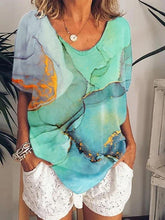 Damen T-Shirt mit farbig bedrucktem Rundhalsausschnitt und kurzen Ärmeln