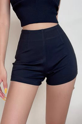 Sexy, enge Shorts mit Wickeldesign und hoher Taille