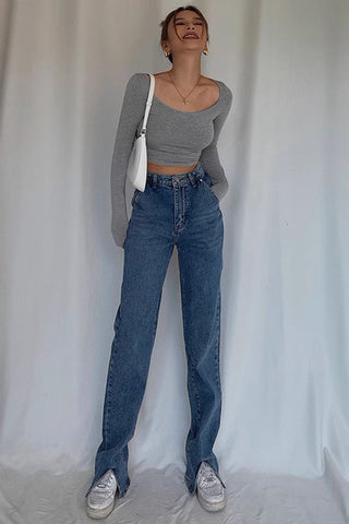 Jeans mit geteilten Hosenbeinen und hoher Taille