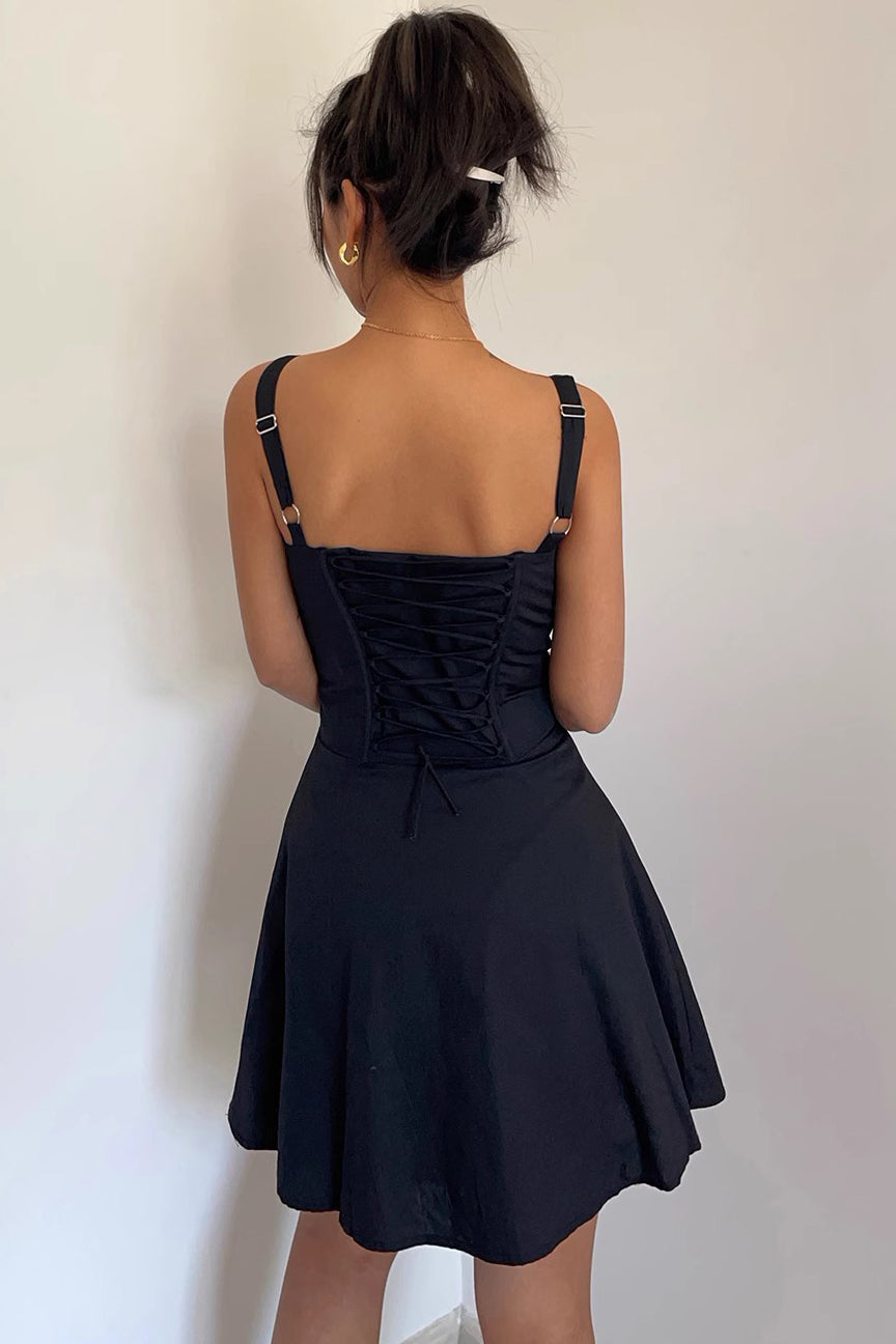 Sexy Kleid mit Schnürung und Brustgurt