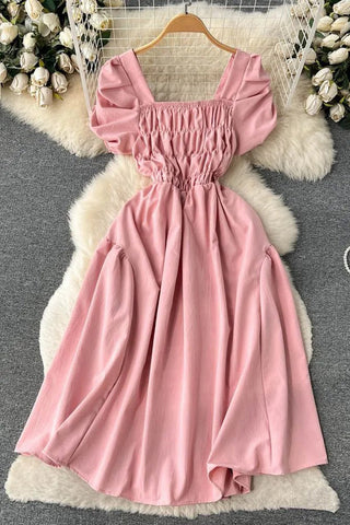 Robe gothique élégante à taille haute froncée et manches bouffantes vintage