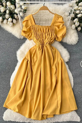 Robe gothique élégante à taille haute froncée et manches bouffantes vintage