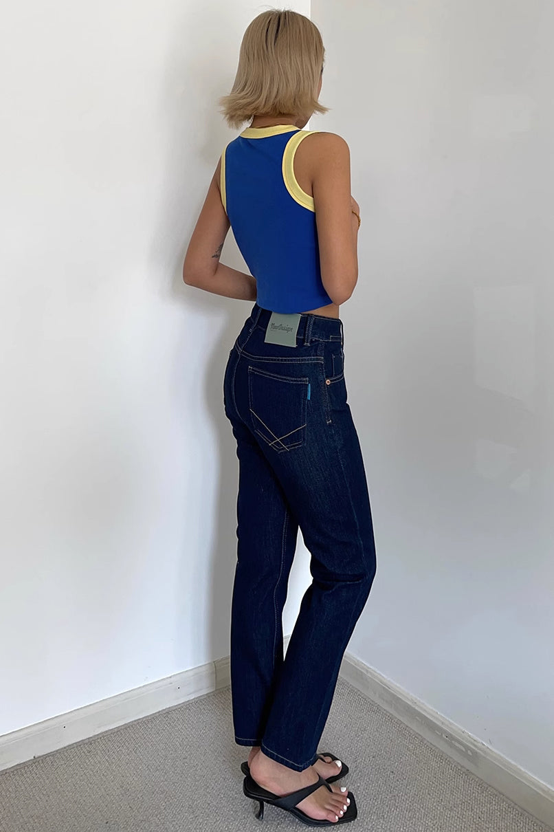 Jeans mit hoher Taille und schrägen Taschen und geradem Bein