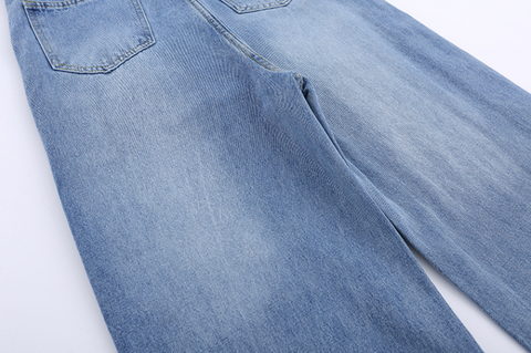 Jeans mit Druckknöpfen – Mittelblaue Waschung