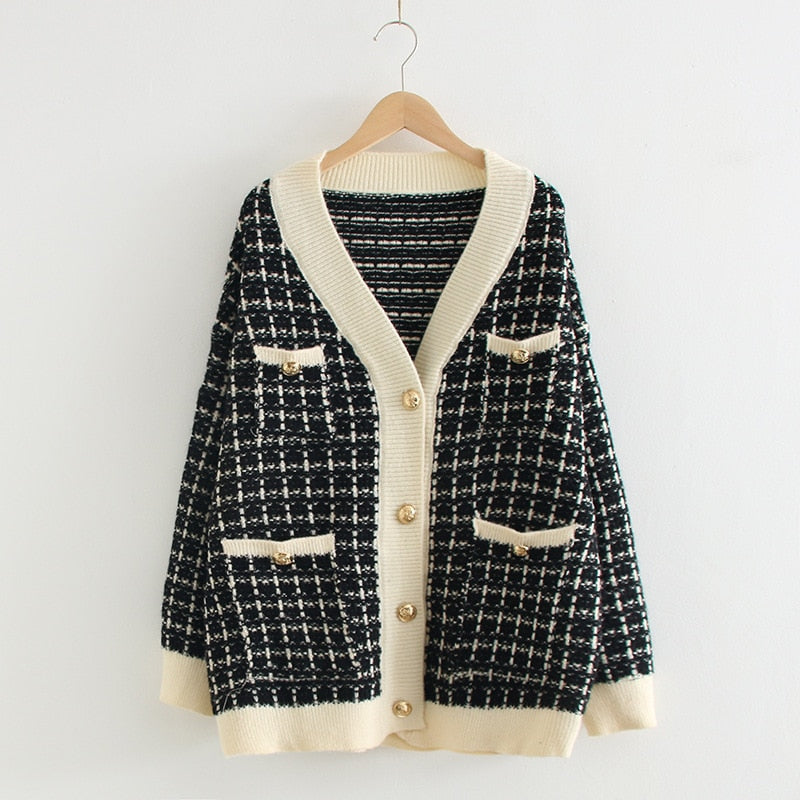 Winter-Cardigan mit schwarzem Rand und Karomuster