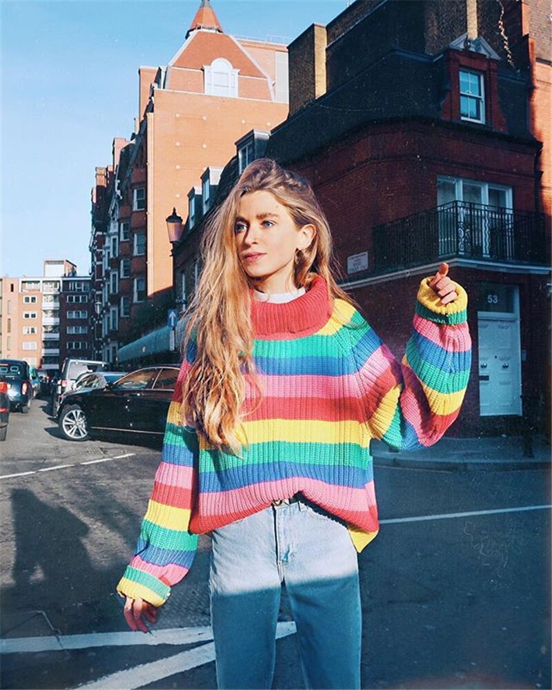 Übergroße Strickpullover in Regenbogenfarben