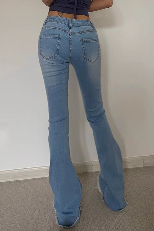 Jeans mit schrägen Taschen und ausgestelltem Bein