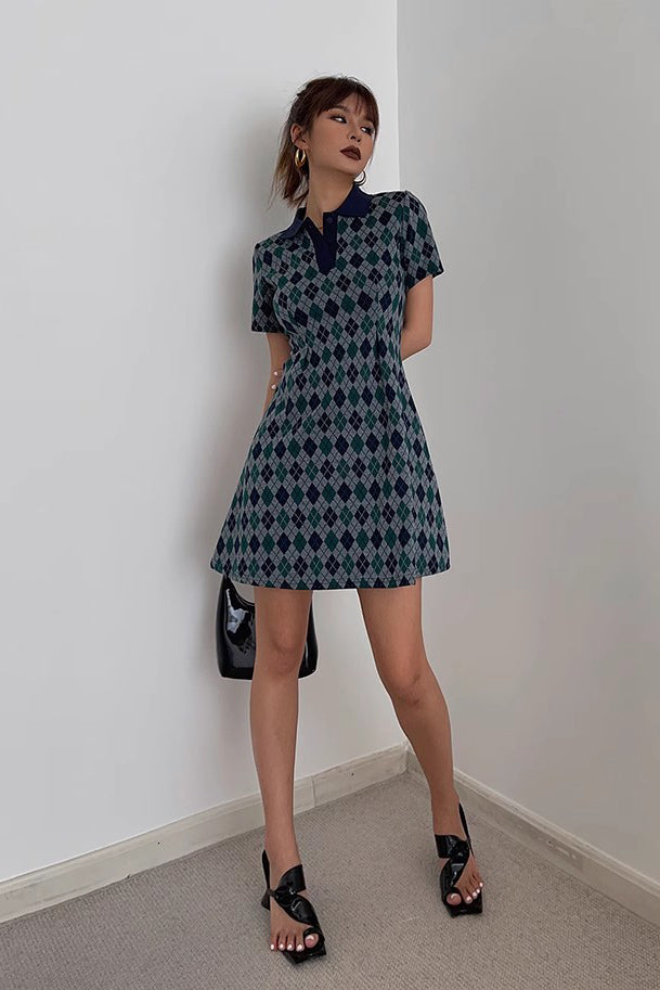 Kurzärmliges Kleid mit Allover-Print