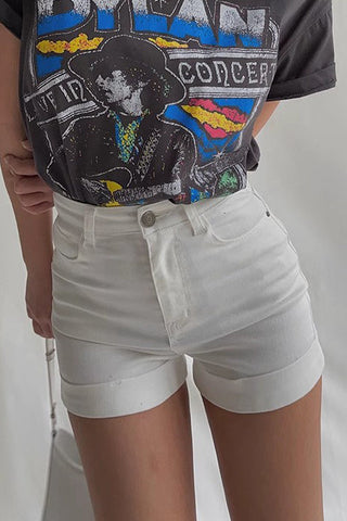 Jeansshorts mit schrägen Taschen und Schnallendetail