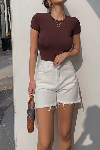 Jeansshorts mit ungesäumtem Saum und hoher Taille und Tasche