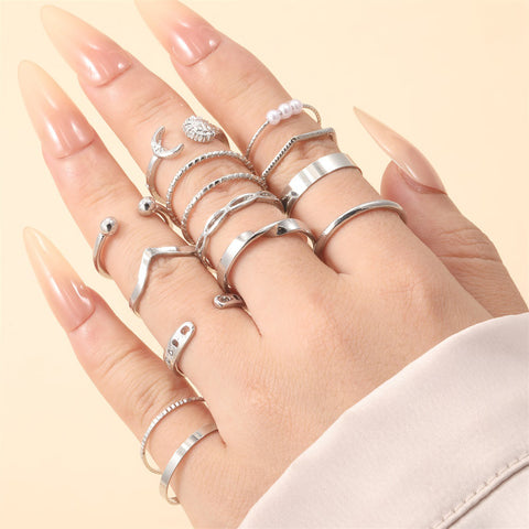 Schlichtes und atemberaubendes zierliches Ringset