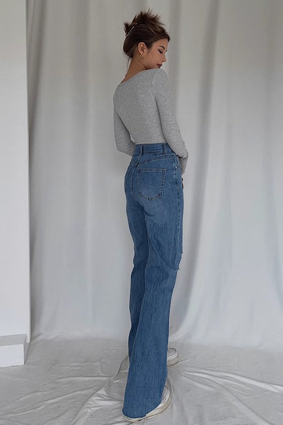 Jeans mit zerrissener Seitentasche und geradem Bein