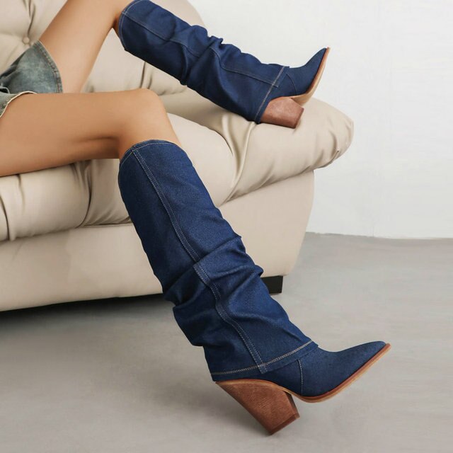 Kniehohe Denim-Stiefel mit hohem Absatz