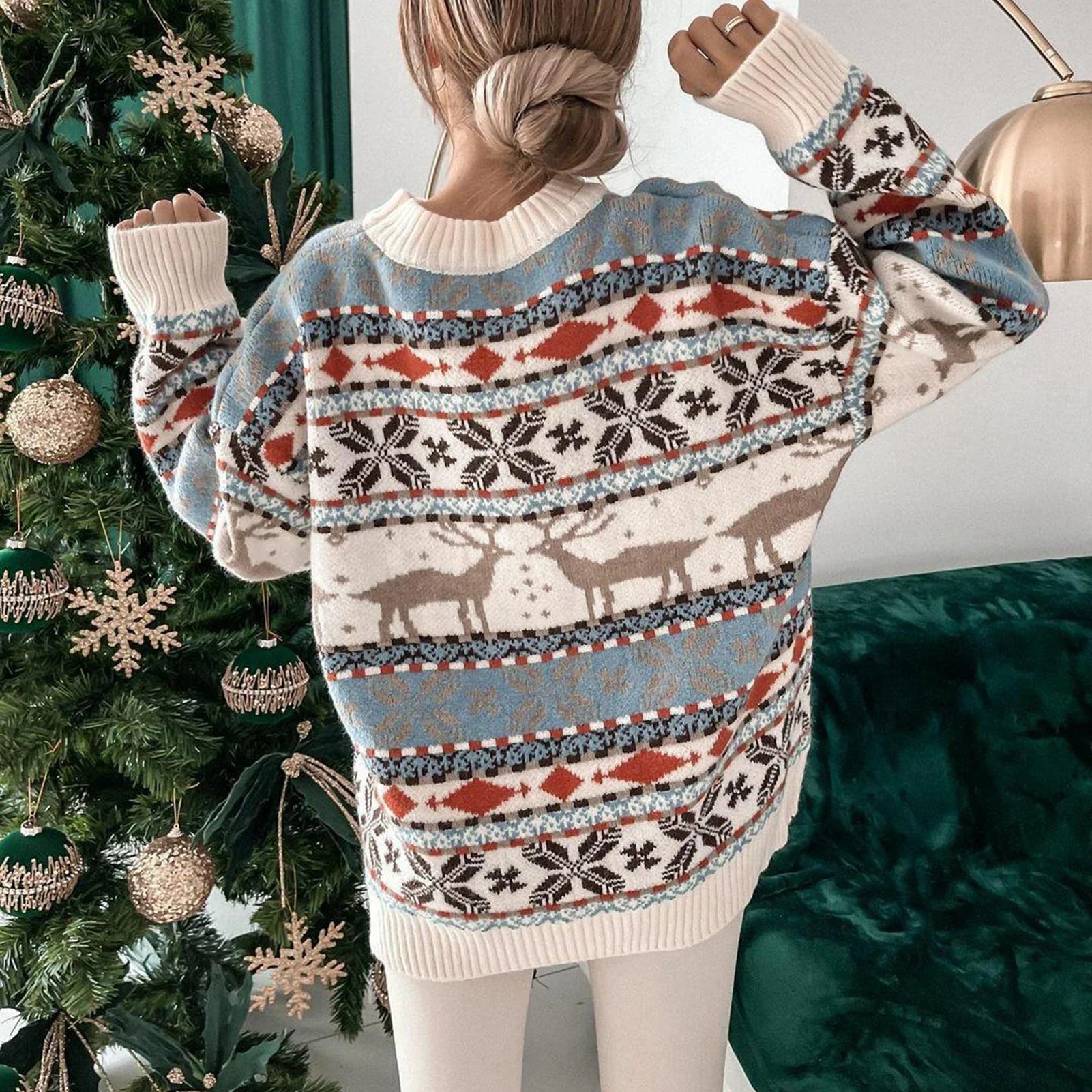 Christmas Knit Sweater: Elegant Snowflake Deer Pattern