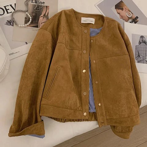 Veste courte en daim couleur camel d'automne