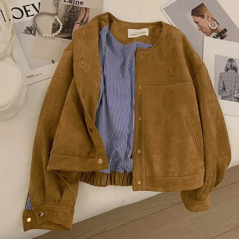 Veste courte en daim couleur camel d'automne