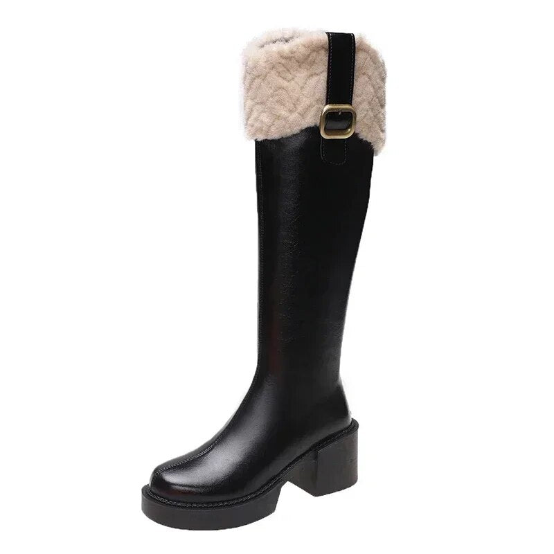 Kniehohe braune Winterstiefel: Quadratischer Absatz, Reißverschluss, Gürtelschnalle, Gothic-Stil