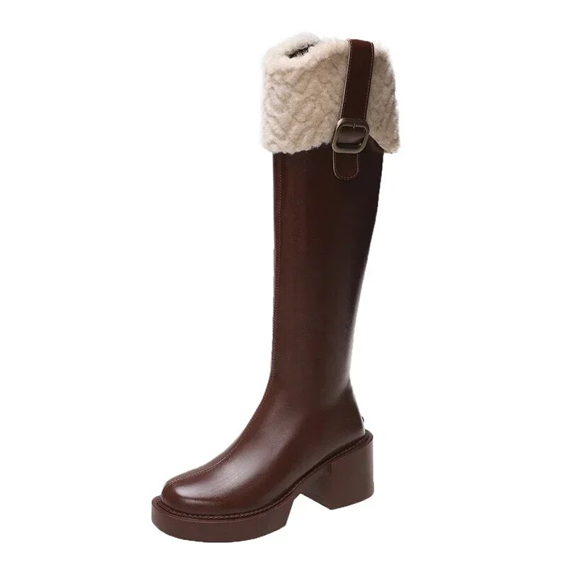 Kniehohe braune Winterstiefel: Quadratischer Absatz, Reißverschluss, Gürtelschnalle, Gothic-Stil