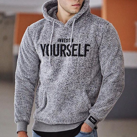 Weiche Fleece-Kapuzenpullover mit Investin Yourself-Print für Herren