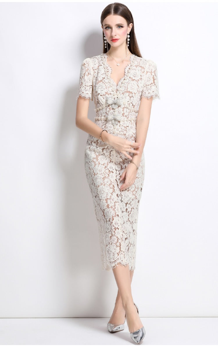 Elegantes Partykleid aus Spitze, kurzärmelig, schmale Taille