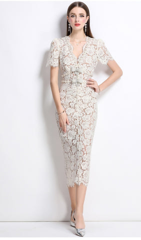 Elegantes Partykleid aus Spitze, kurzärmelig, schmale Taille