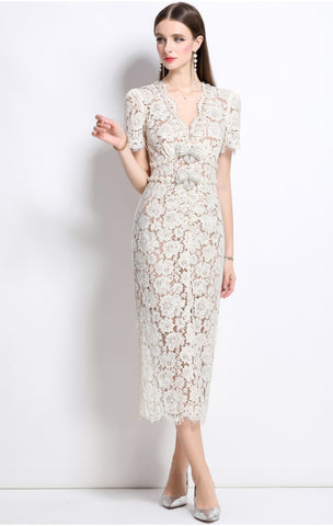 Elegantes Partykleid aus Spitze, kurzärmelig, schmale Taille