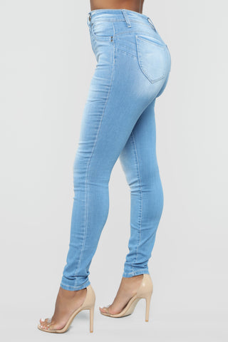 Statuesque Booty Lifting Jeans - Light Blue Wash