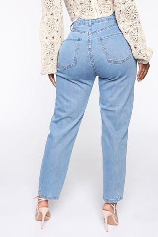 Tell Me Everything Pleated Mom Jeans - Light Blue Wash