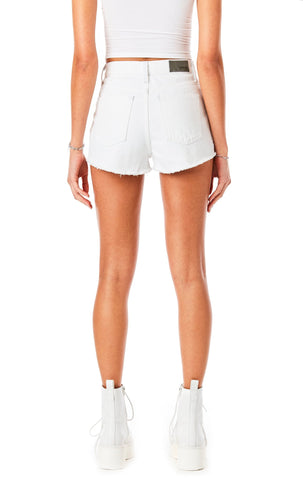 TITANIA WEISSE DENIM-SHORTS MIT PERLENKETTE 