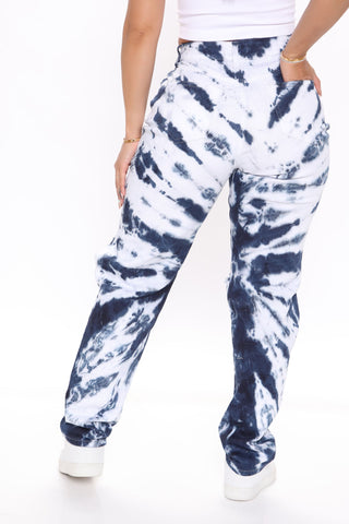 Stormy Clouds Stretch Tie Dye Mom Jeans - White/Blue