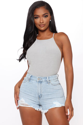 Trailblazer Jeansshorts mit hoher Taille – Hellblaue Waschung