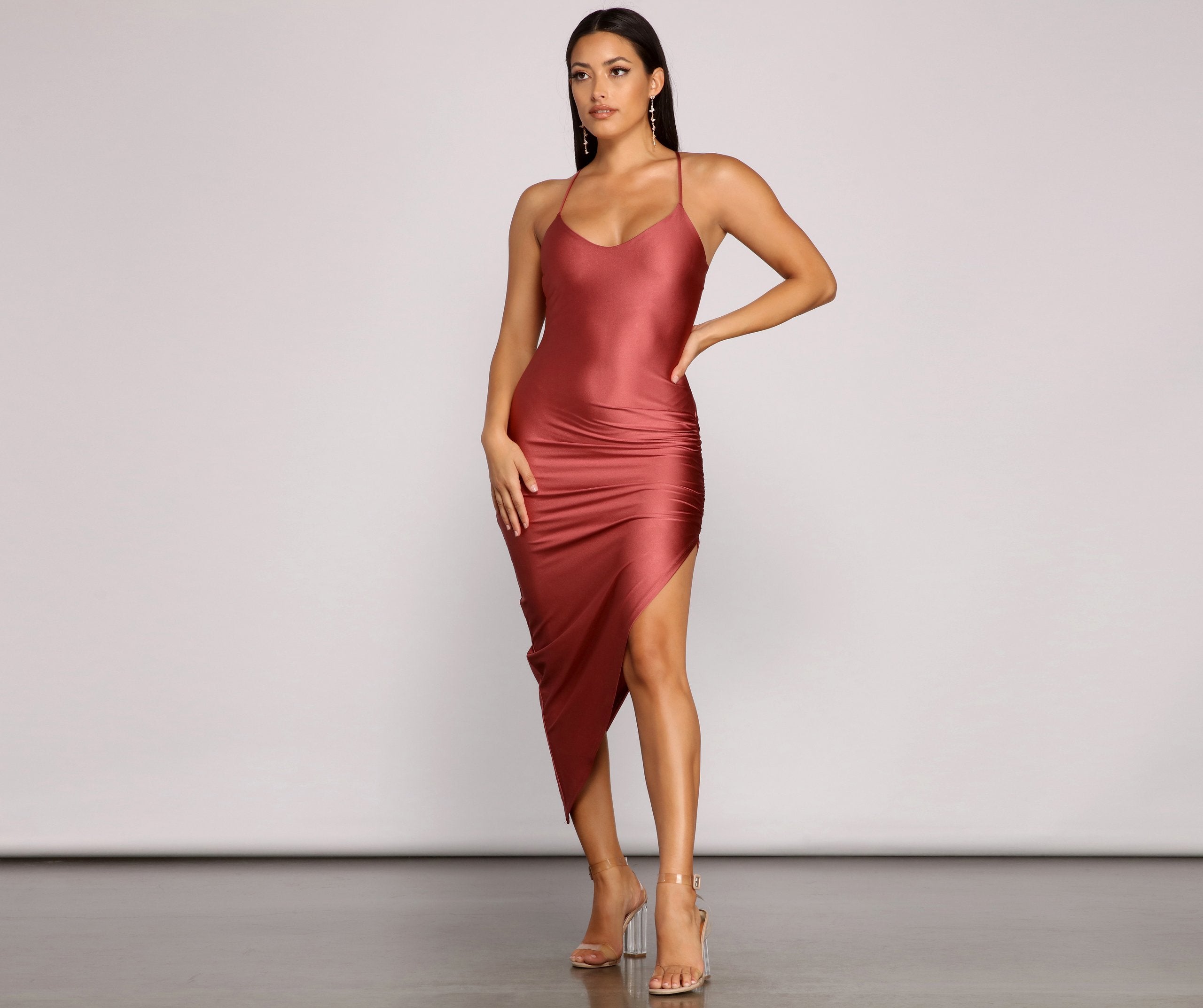 Ärmelloses, asymmetrisches Kleid im eleganten Stil