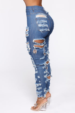 Vous coupez un jean skinny usé - Bleu foncé